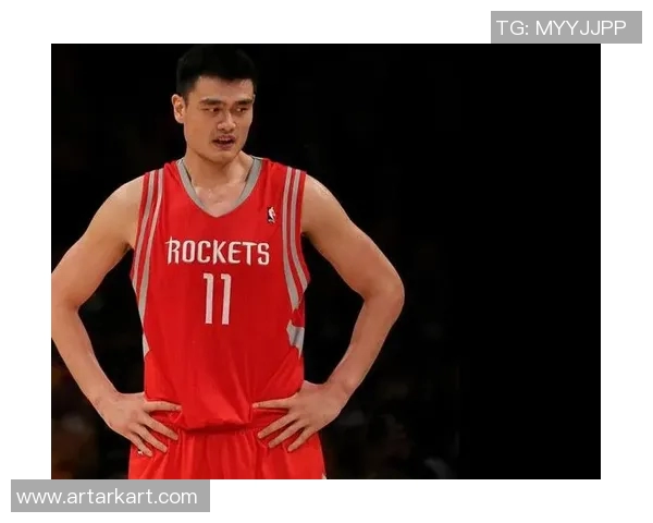 姚明腕大引发热议他在篮球场上的力量与技巧如何完美结合